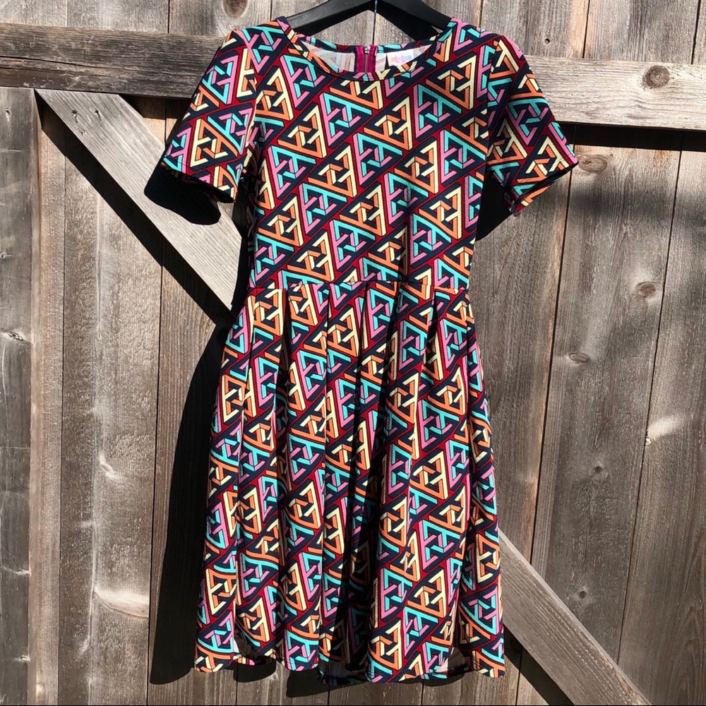 ⬇️⬇️ LuLaRoe Geometric Print Amelia Dress